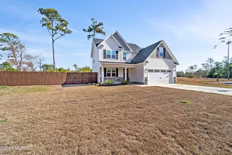 421 Gavins Run, Sneads Ferry, NC 28460