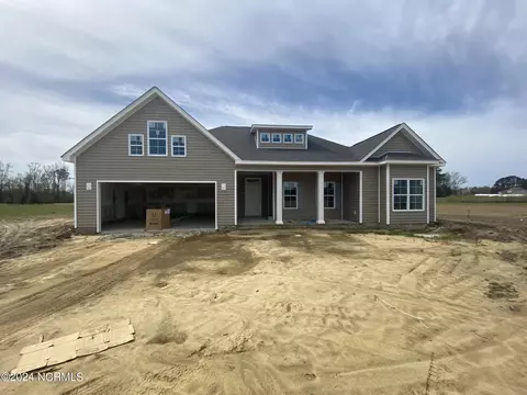 999 Buckley Dr, Grimesland, NC 27837