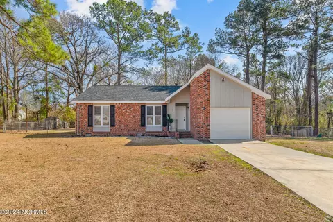 209 Devon Ct, Jacksonville, NC 28546