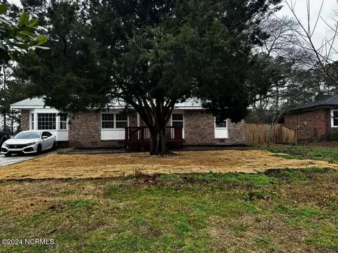 106 Princeton Dr, Jacksonville, NC 28546