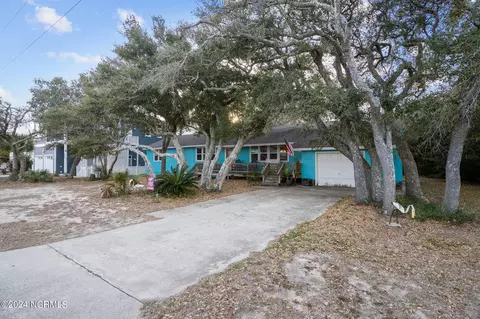 630 S Fourth Ave, Kure Beach, NC 28449