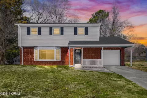 148 Locust Ct, Jacksonville, NC 28546