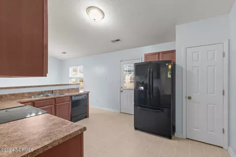 Kitchen - 132 Van Riggs Rd, Hubert, NC 28539 photo 3 of 3