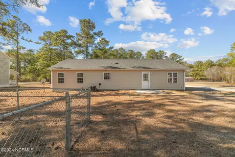 Exterior - 132 Van Riggs Rd, Hubert, NC 28539 photo 7 of 11