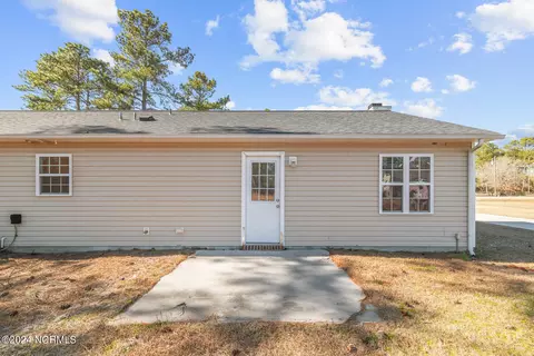 Exterior - 132 Van Riggs Rd, Hubert, NC 28539 photo 6 of 11