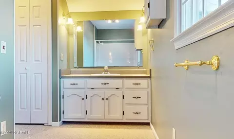 Bath - 1132 N Moore Rd, Robbins, NC 27325 photo 4 of 5