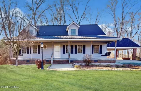 1132 N Moore Rd, Robbins, NC 27325