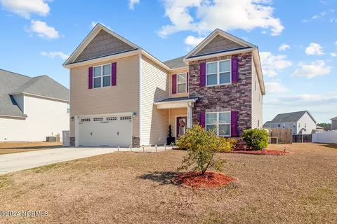 810 Solomon Dr, Jacksonville, NC 28546