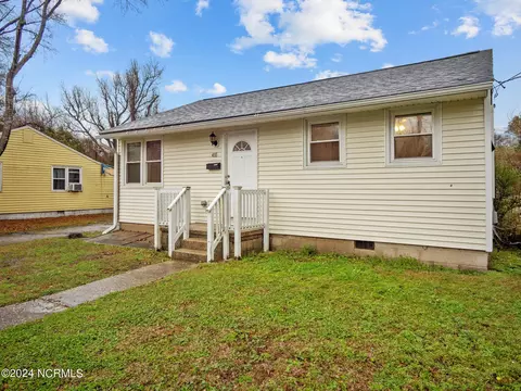 410 Nelson Dr, Jacksonville, NC 28540