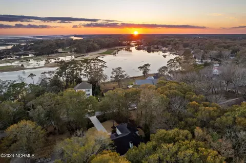 422 Lake Shore Dr, Sunset Beach, NC 28468