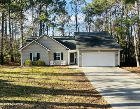104 Walnut Dr, Swansboro, NC 28584