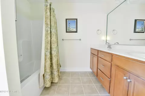 Bath - 229 W Palmetto St, Kill Devil Hills, NC 27948 photo 2 of 3