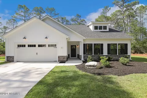 71 NE Drive Dr NW, Calabash, NC 28467