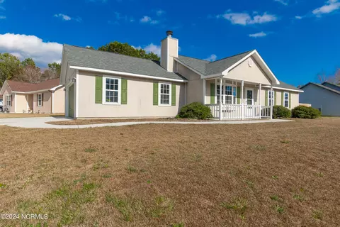 Exterior - 115 Fox Den Dr, Hubert, NC 28539 photo 1 of 10