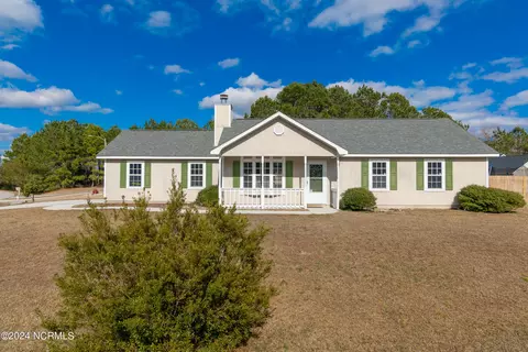Exterior - 115 Fox Den Dr, Hubert, NC 28539 photo 3 of 10