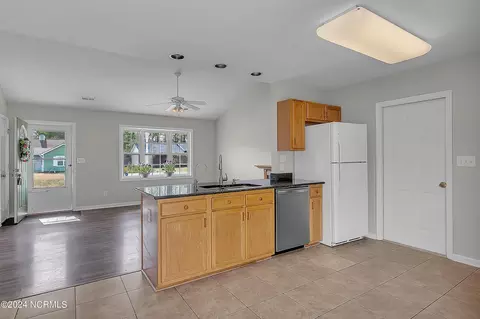 Kitchen - 115 Fox Den Dr, Hubert, NC 28539 photo 2 of 2