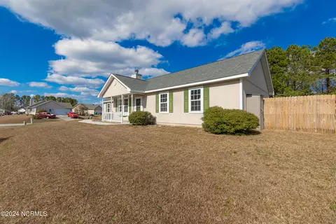 Exterior - 115 Fox Den Dr, Hubert, NC 28539 photo 2 of 10