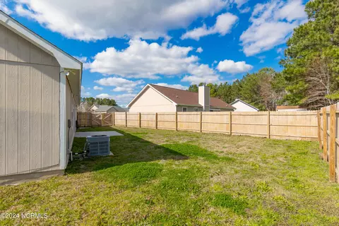 Exterior - 115 Fox Den Dr, Hubert, NC 28539 photo 7 of 10