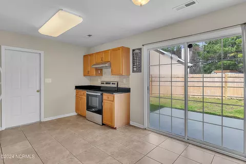 Kitchen - 115 Fox Den Dr, Hubert, NC 28539 photo 1 of 2
