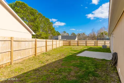 Exterior - 115 Fox Den Dr, Hubert, NC 28539 photo 5 of 10