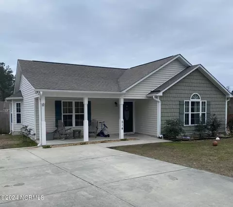 514 N Dyson St, Holly Ridge, NC 28445