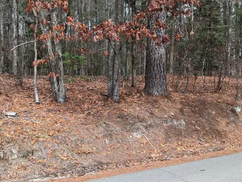 148 Lakeview Dr, Whispering Pines, NC 28327