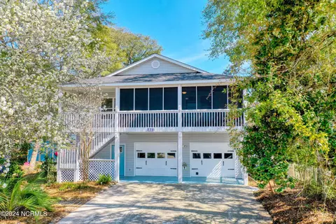 238 NE 37th St, Oak Island, NC 28465