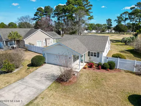 5011 Glen Cove Dr SE, Southport, NC 28461