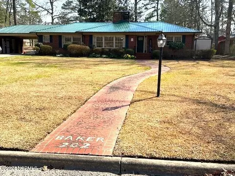 202 W Woodlawn Dr, Williamston, NC 27892
