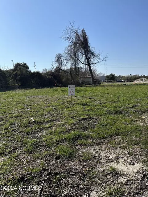 505 N 24th St, Morehead City, NC 28557