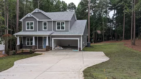 122 Rothbury Dr, Carthage, NC 28327