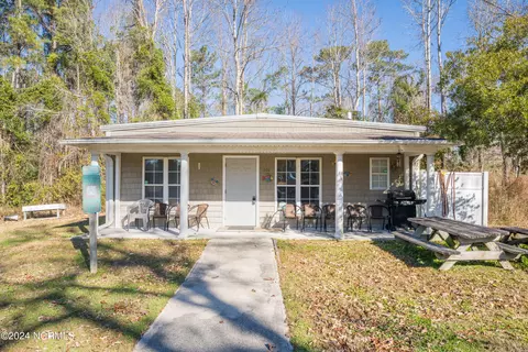 300 Island Creek Rd, Rocky Point, NC 28457