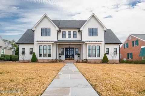 113 Camp Morehead Dr, Morehead City, NC 28557