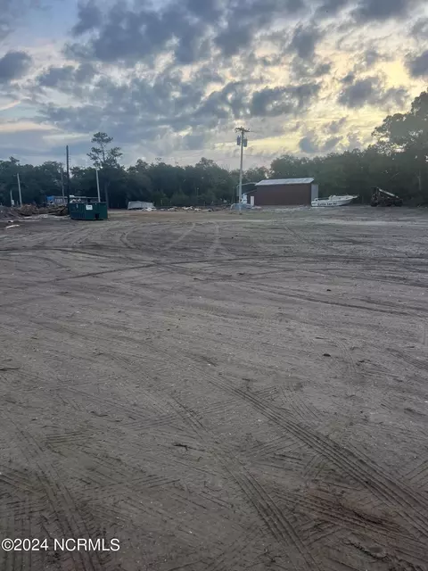 177 Huntley Rd, Harkers Island, NC 28531