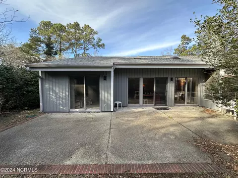 Exterior - 601 Cordgrass Rd, Hampstead, NC 28443 photo 7 of 8