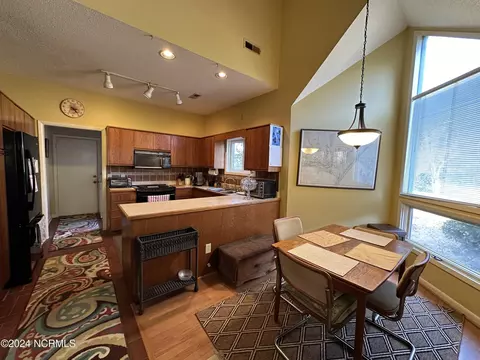 Dining - 601 Cordgrass Rd, Hampstead, NC 28443 photo 3 of 4