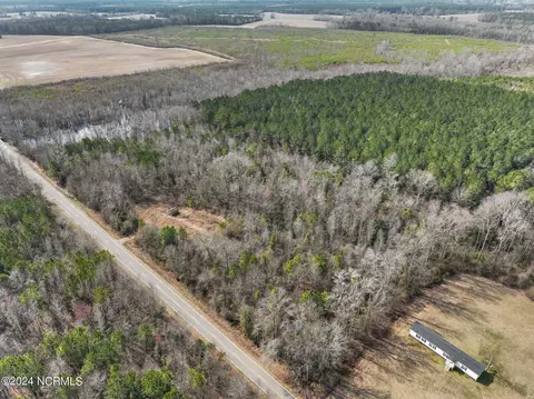 8537 Eagles Cross Rd, Walstonburg, NC 27888