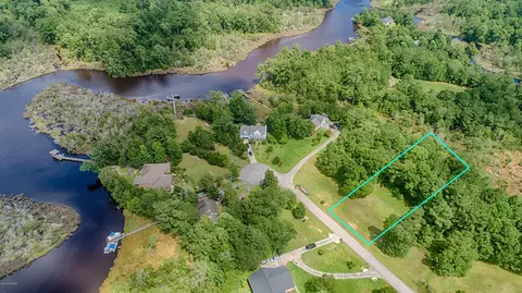 114 Velma Ln, Sneads Ferry, NC 28460