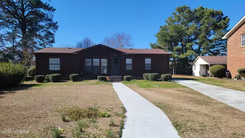 1810 Battle Dr, Greenville, NC 27834