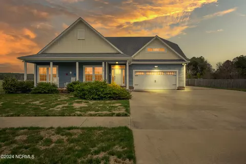 110 Bumbleberry Dr, Moyock, NC 27958