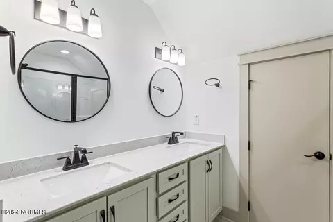 Bath - 186 Longleaf Dr, West End, NC 27376 photo 5 of 6