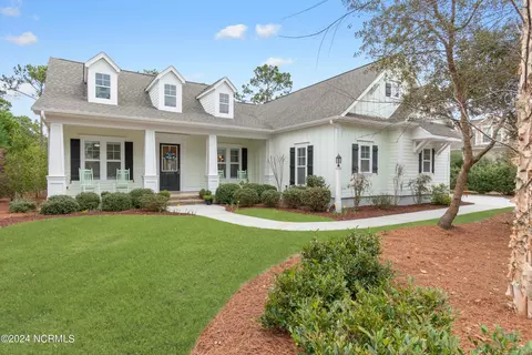 2520 Parkridge Dr, Southport, NC 28461