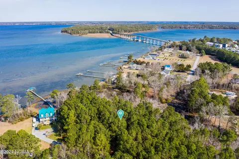 200 Bayside Dr, Sneads Ferry, NC 28460