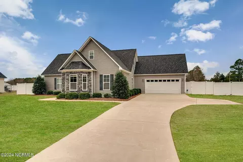 2714 Madison Hardee Rd, Ayden, NC 28513