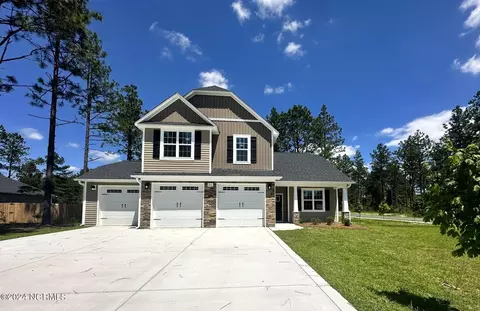 600 Muscadine Ln, Aberdeen, NC 28315