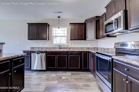 Kitchen - 602 Macy Pl, Hubert, NC 28539 photo 4 of 4