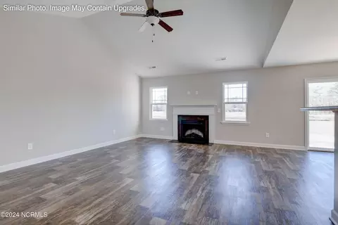 Living - 602 Macy Pl, Hubert, NC 28539 photo 2 of 6