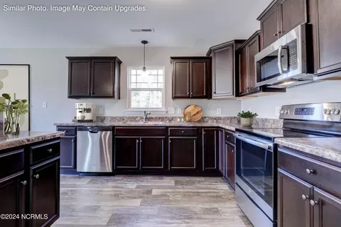 Kitchen - 602 Macy Pl, Hubert, NC 28539 photo 3 of 4