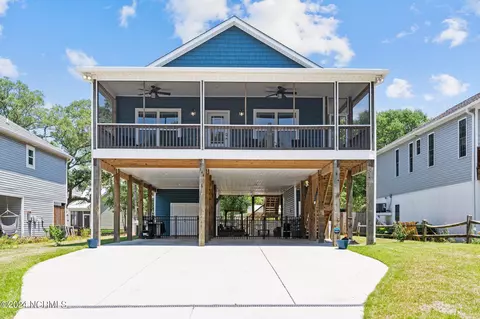 144 NE 4th St, Oak Island, NC 28465