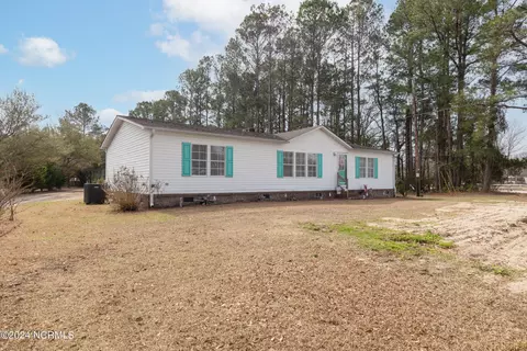 129 Lake Haven Dr, Sneads Ferry, NC 28460